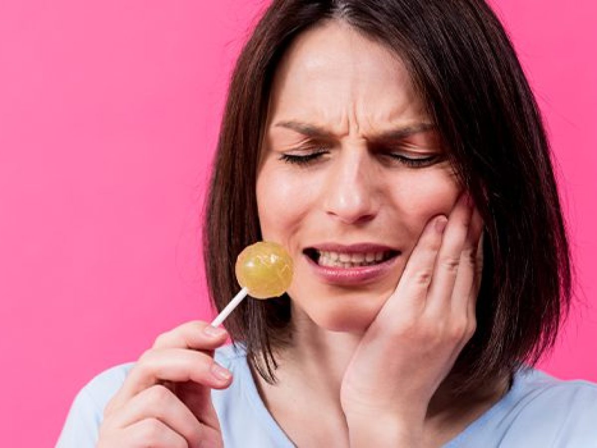 why-does-my-teeth-hurt-when-i-eat-chocolate-causes-and-solutions